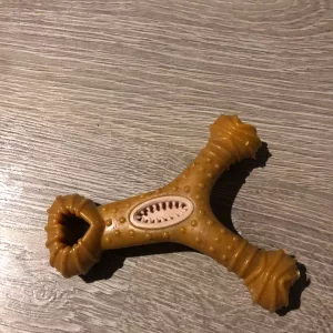 Ricevuto Giocattolo Indistruttibile in Legno da Masticare per Cani per la Pulizia dei Denti dal cliente F*****r.