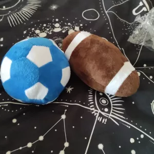 Recensione del Pallone da Calcio per Cani Giocattolo Morbido e Cigolante dal cliente O****p.