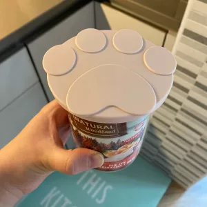Ricevuto Set Coperchio e Cucchiaio in Silicone per Cibo per Cani dal cliente J****s.