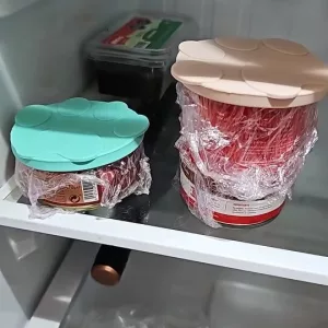 Ricevuto Set Coperchio e Cucchiaio in Silicone per Cibo per Cani dal cliente F******a.