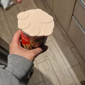 Ricevuto Set Coperchio e Cucchiaio in Silicone per Cibo per Cani dal cliente M*****n.