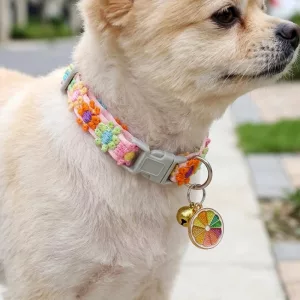 Collare collana floreale colorato e carino per animali con campanellino